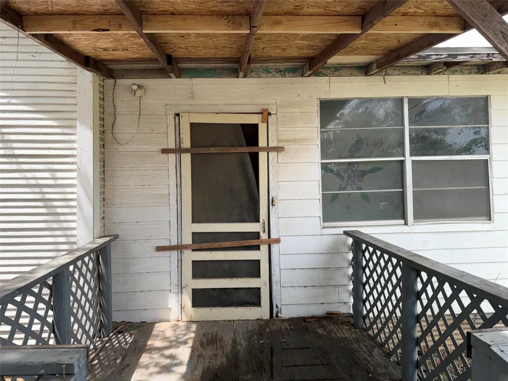 514 W Avenue D Poteet, TX 78065