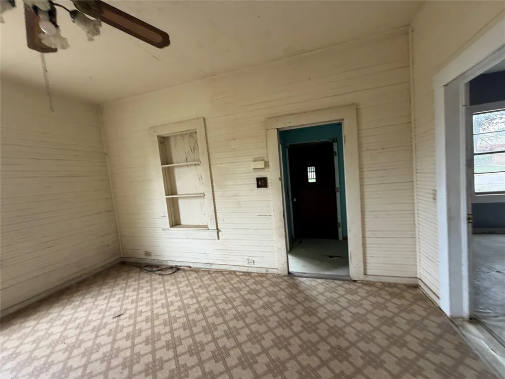 514 W Avenue D Poteet, TX 78065