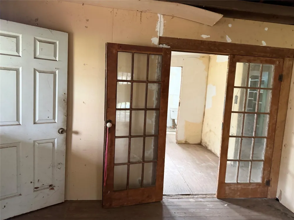 514 W Avenue D Poteet, TX 78065
