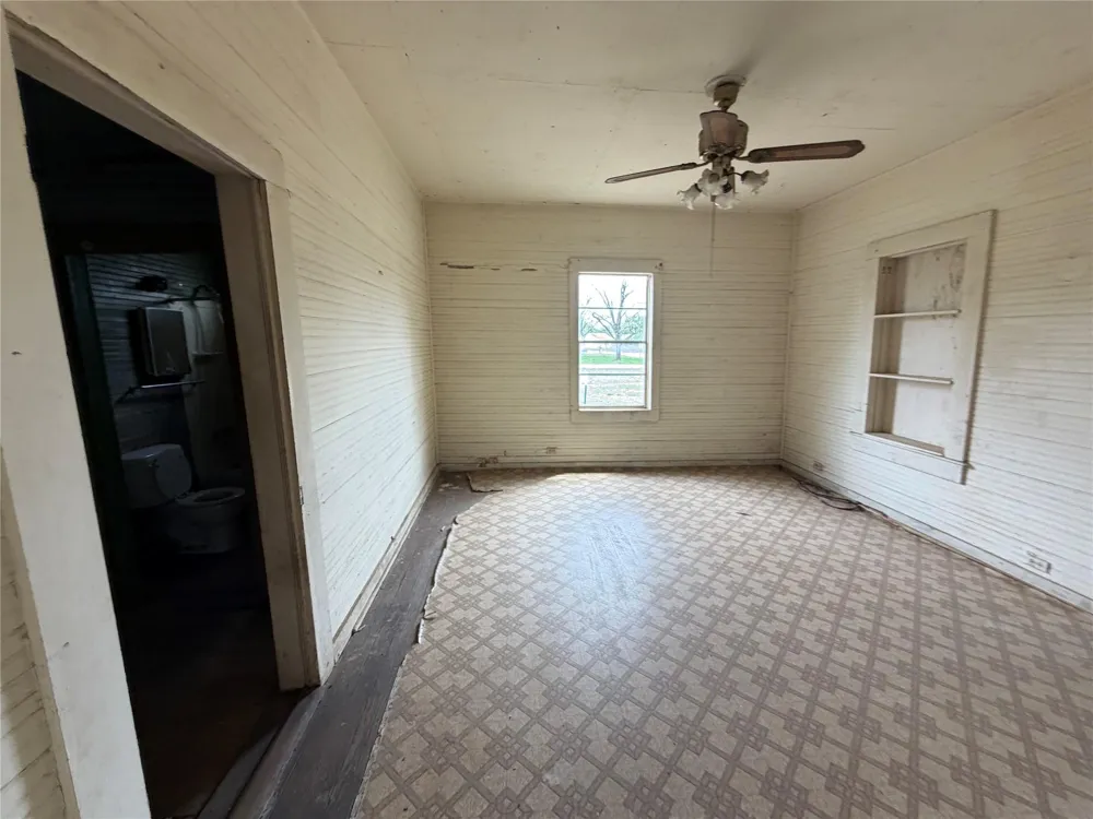 514 W Avenue D Poteet, TX 78065