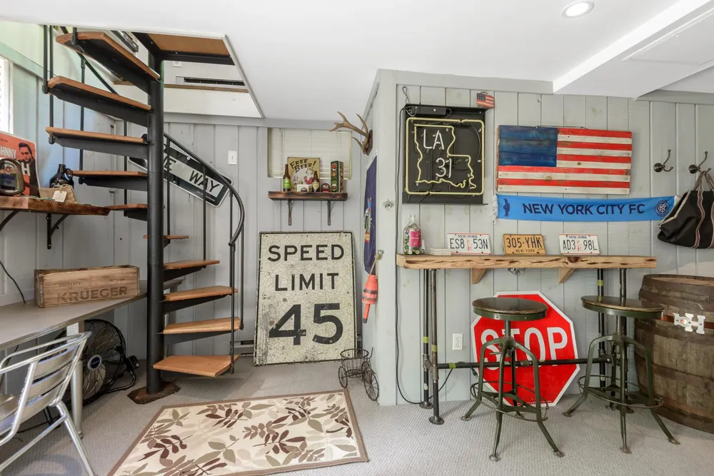 328 John Joy Road Woodstock, NY 12498