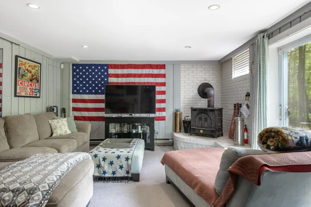 328 John Joy Road Woodstock, NY 12498
