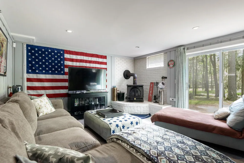 328 John Joy Road Woodstock, NY 12498