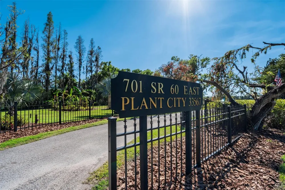 701 E 60 HIGHWAY Plant City, FL 33567