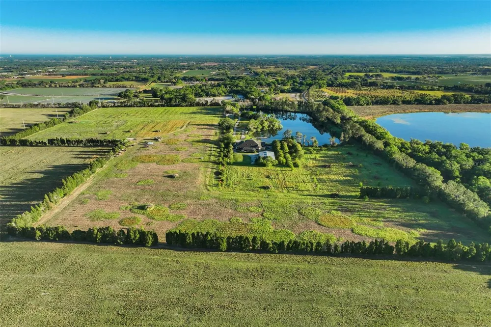 701 E 60 HIGHWAY Plant City, FL 33567