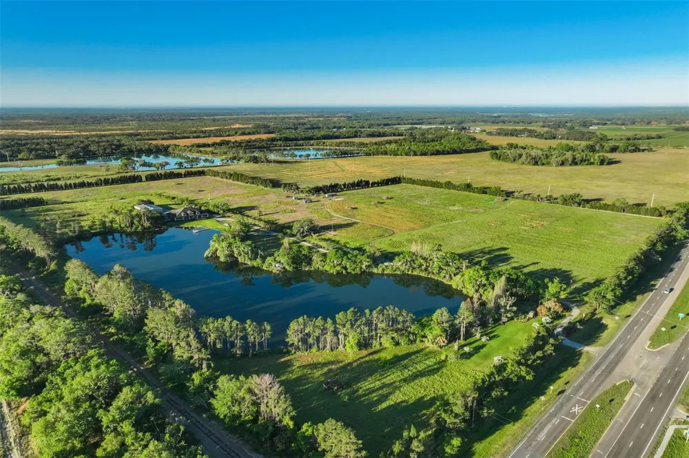 701 E 60 HIGHWAY Plant City, FL 33567