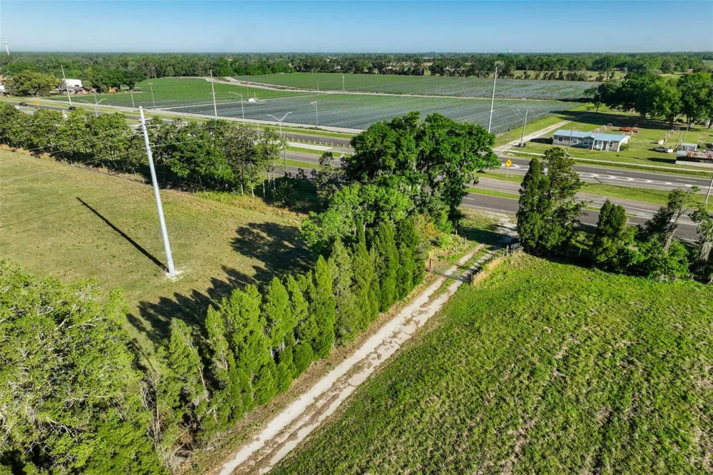 701 E 60 HIGHWAY Plant City, FL 33567