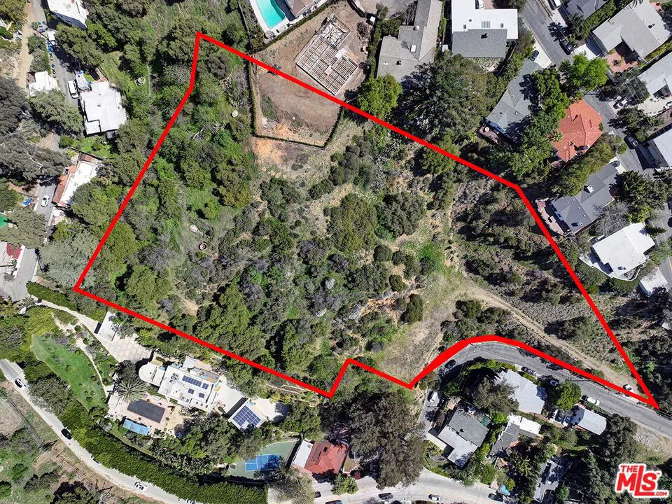 8205 Laurelmont Los Angeles, CA 90046