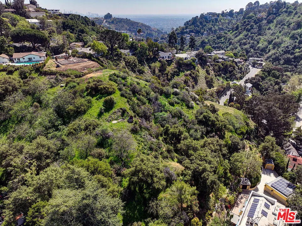 8205 Laurelmont Los Angeles, CA 90046