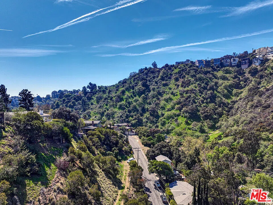 8205 Laurelmont Los Angeles, CA 90046
