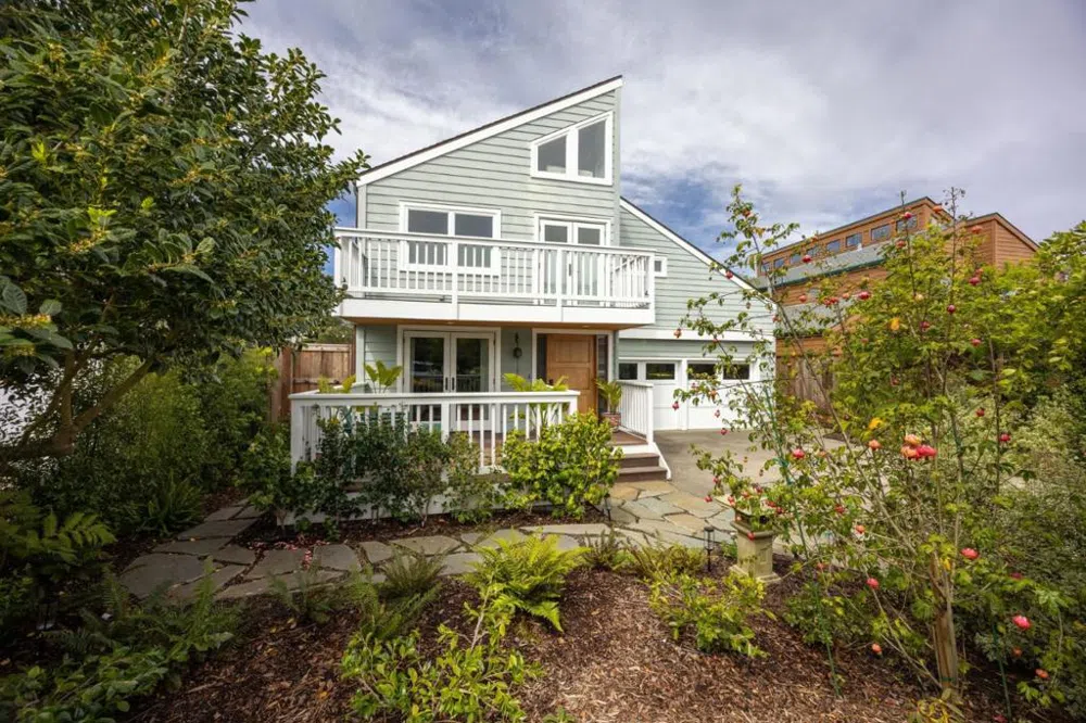 628 Alsace Loraine Avenue Half Moon Bay, CA 94019