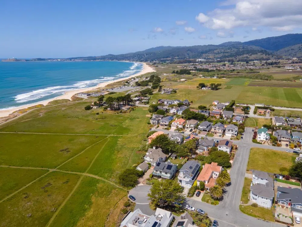 628 Alsace Loraine Avenue Half Moon Bay, CA 94019