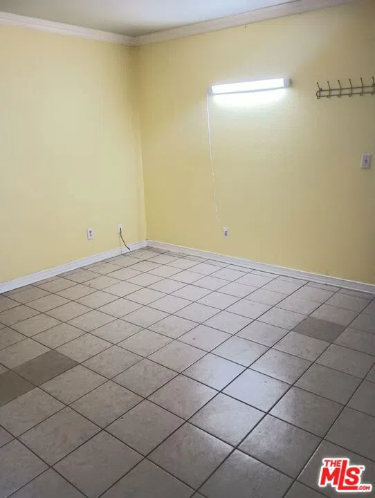 2114 El Domingo Circle #8 Lancaster, CA 93536