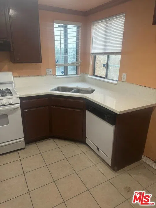 2114 El Domingo Circle #8 Lancaster, CA 93536