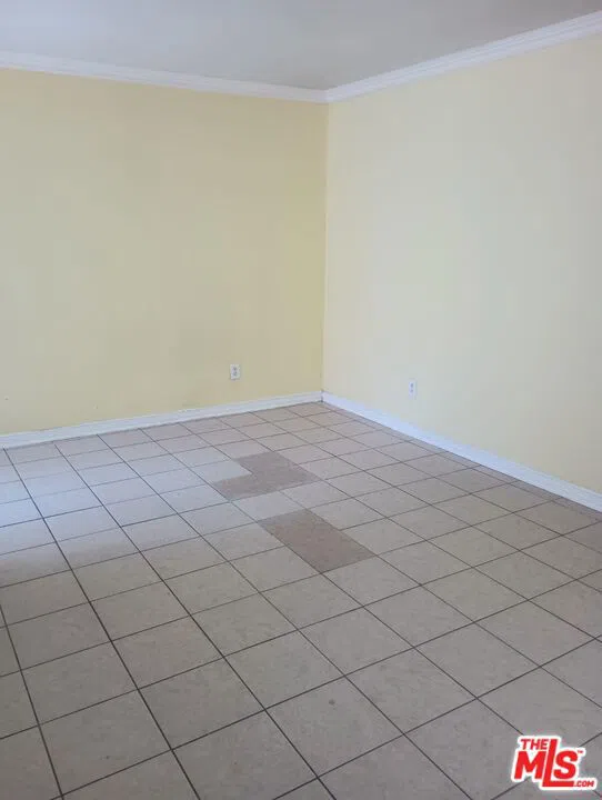 2114 El Domingo Circle #8 Lancaster, CA 93536