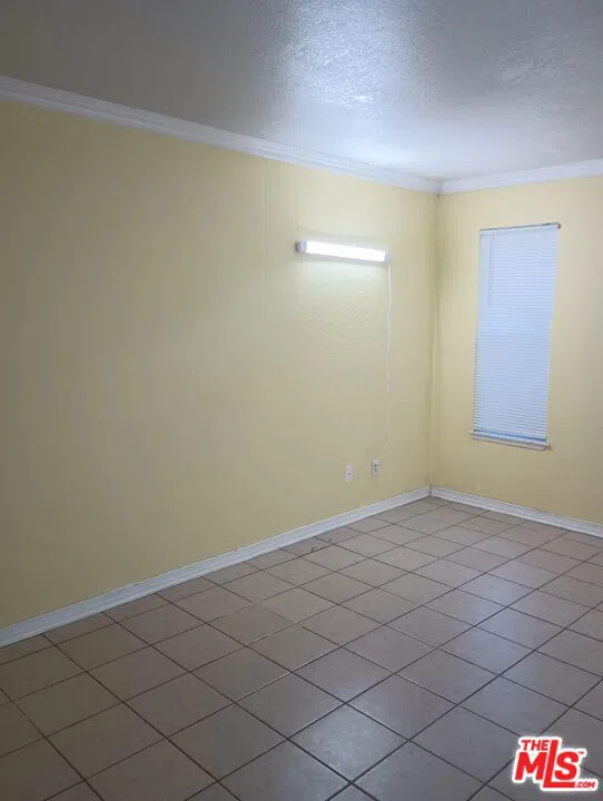 2114 El Domingo Circle #8 Lancaster, CA 93536