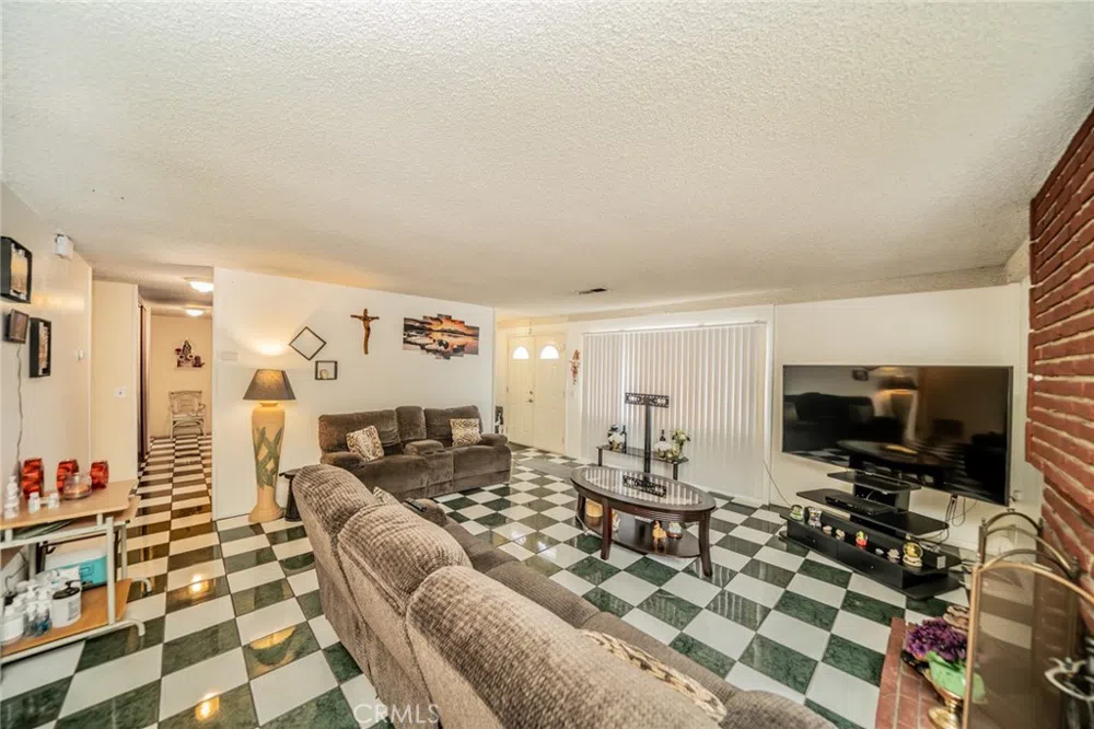 606 S Darney Avenue West Covina, CA 91792