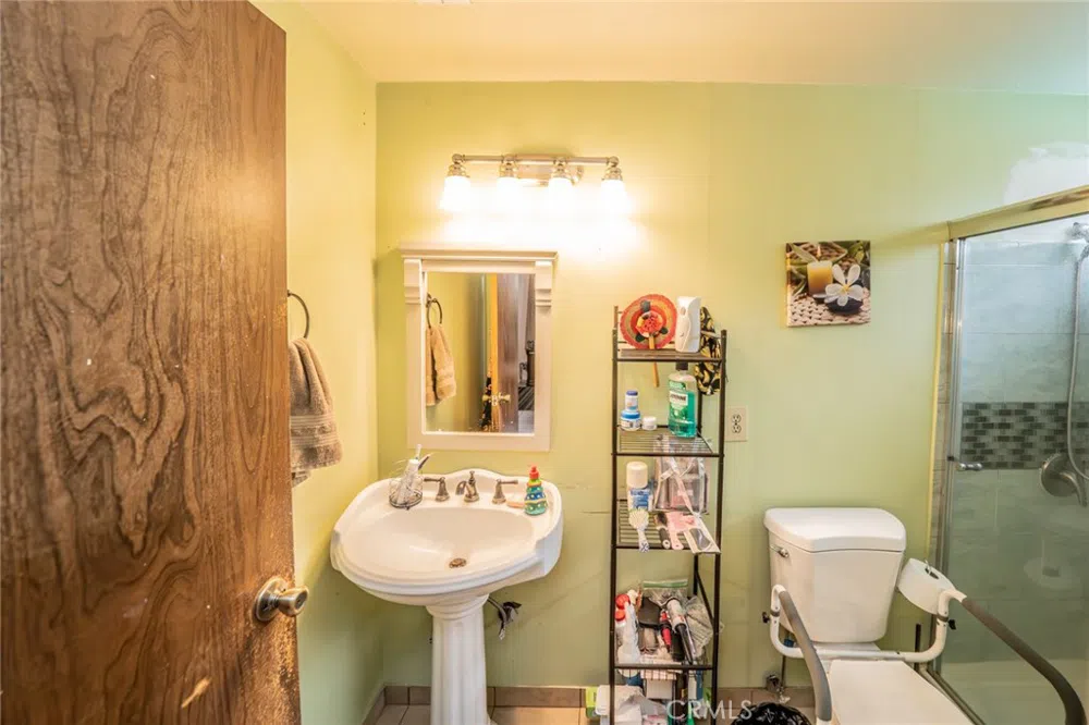 606 S Darney Avenue West Covina, CA 91792