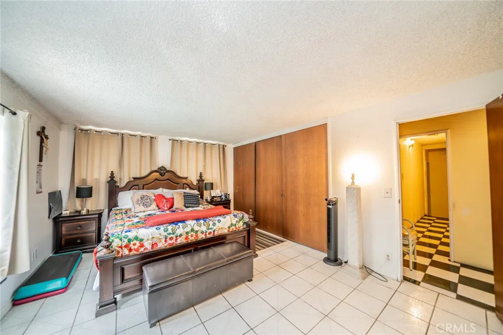 606 S Darney Avenue West Covina, CA 91792