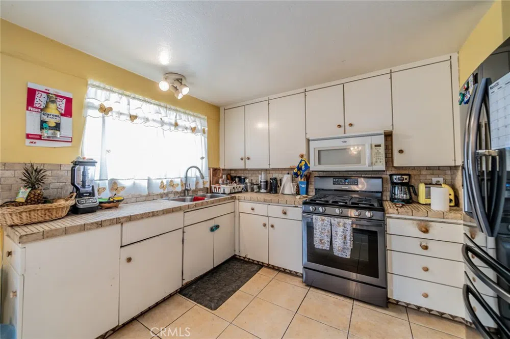 606 S Darney Avenue West Covina, CA 91792