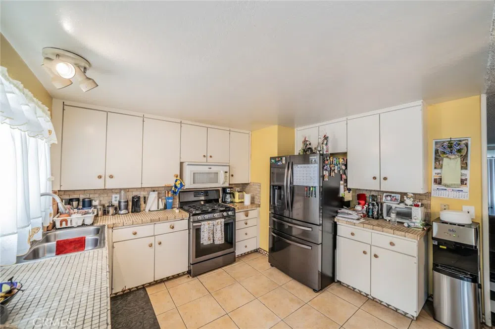 606 S Darney Avenue West Covina, CA 91792