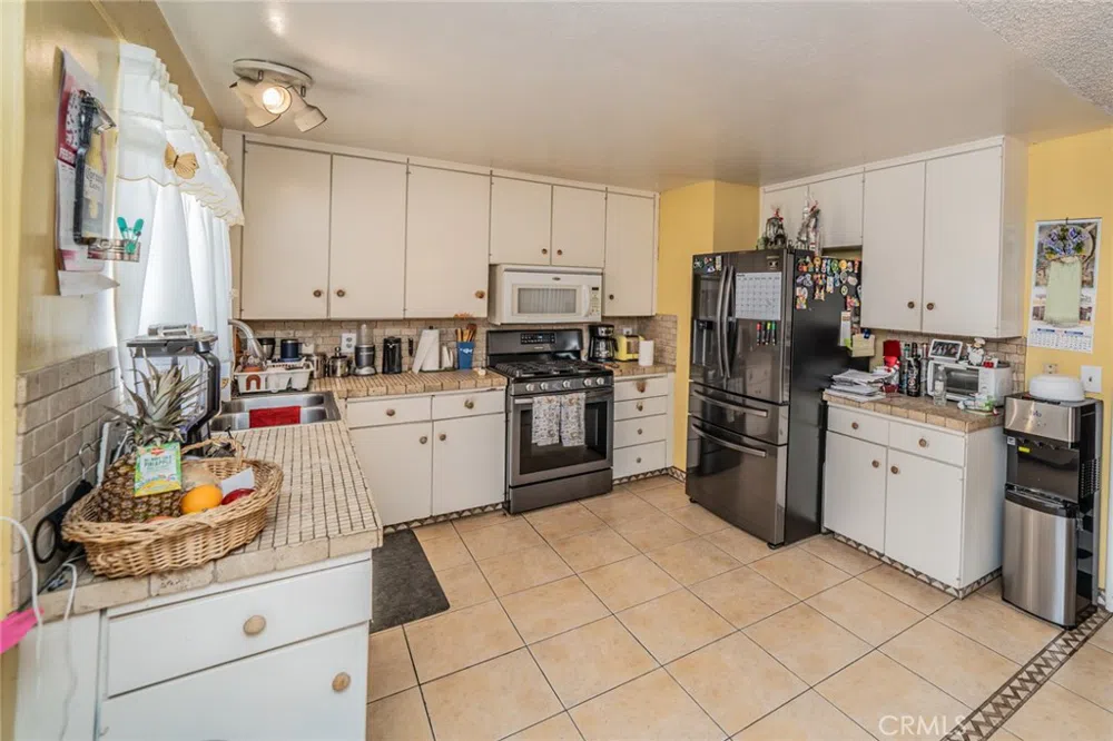 606 S Darney Avenue West Covina, CA 91792
