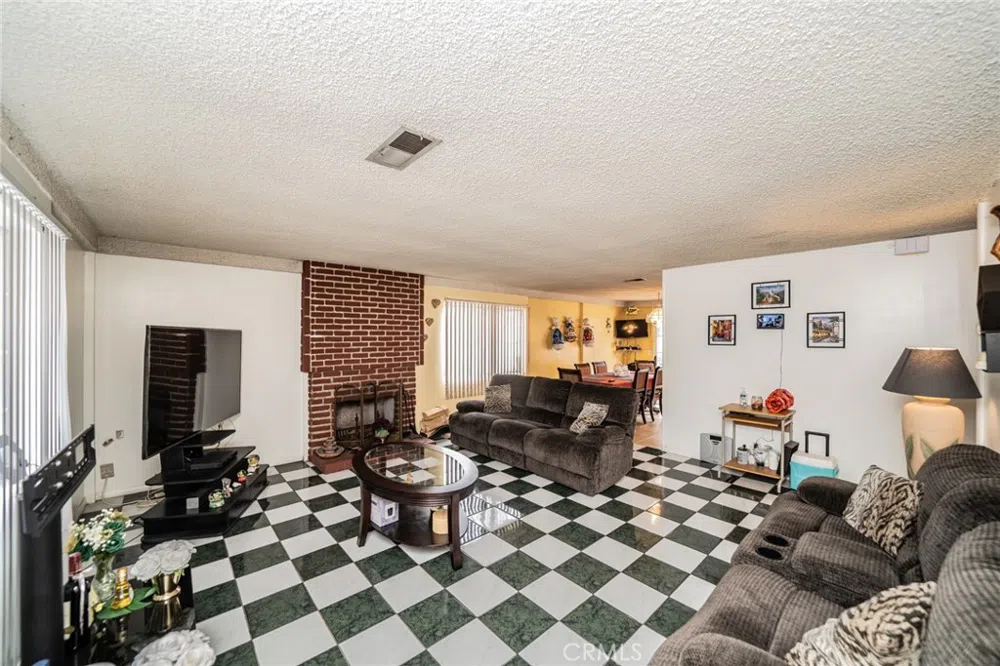 606 S Darney Avenue West Covina, CA 91792