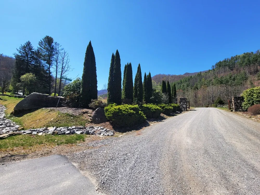 Shining Rock Dr Canton, NC 28716