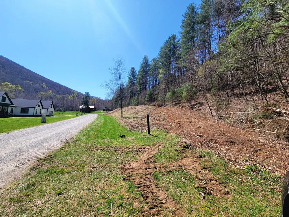 Shining Rock Dr Canton, NC 28716