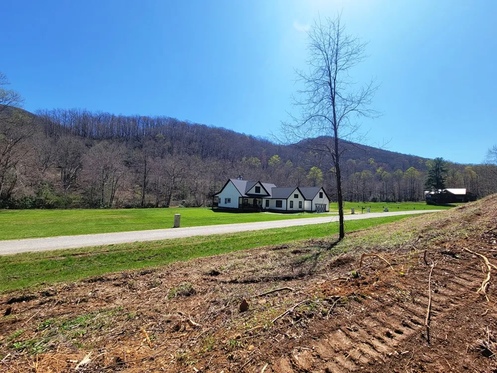 Shining Rock Dr Canton, NC 28716