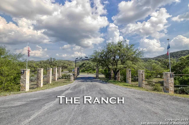 22 Camino del Rancho Concan, TX 78838