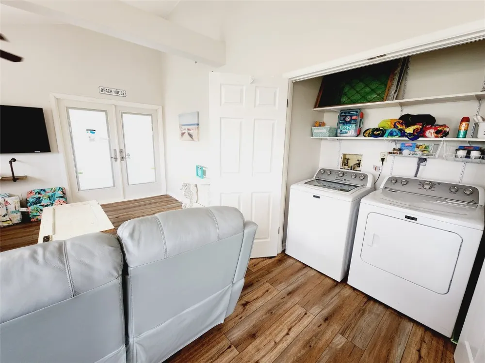 16606 John Davis Road Jamaica Beach, TX 77554