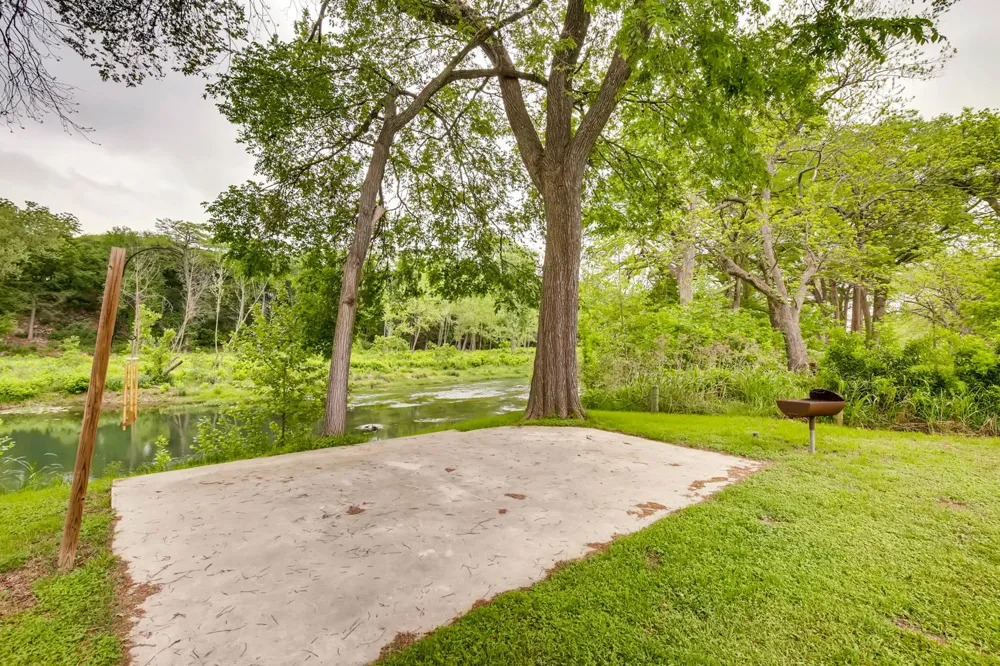 1390 Ervendberg New Braunfels, TX 78130