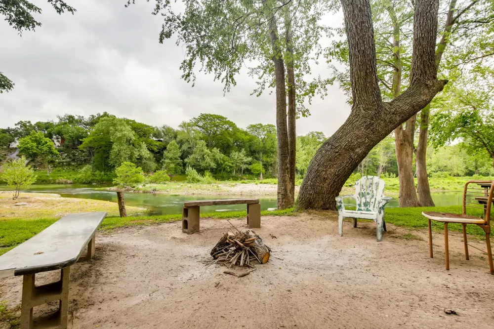 1390 Ervendberg New Braunfels, TX 78130