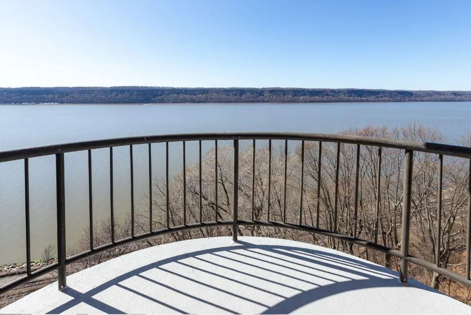 2521 Palisade Avenue #8C Bronx, NY 10463