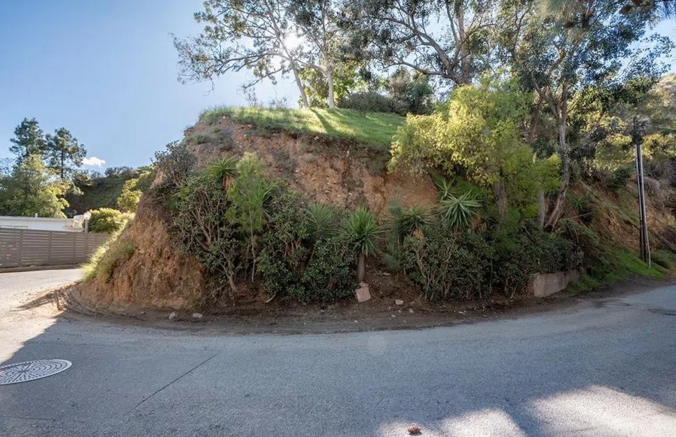 2949 N Durand Drive Hollywood Hills East, CA 90068