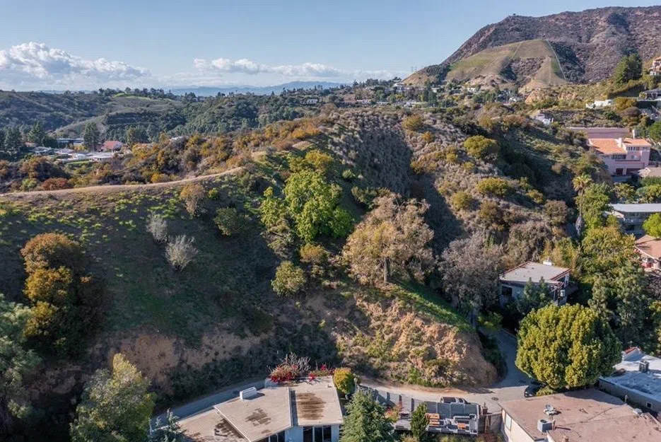 2949 N Durand Drive Hollywood Hills East, CA 90068