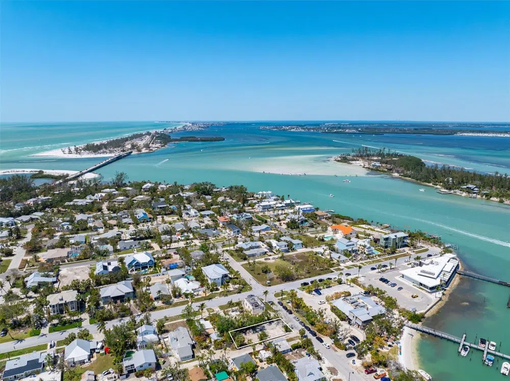 6981 LOIS AVENUE Longboat Key, FL 34228
