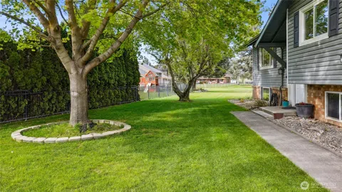 863 S Meadowlark Lane