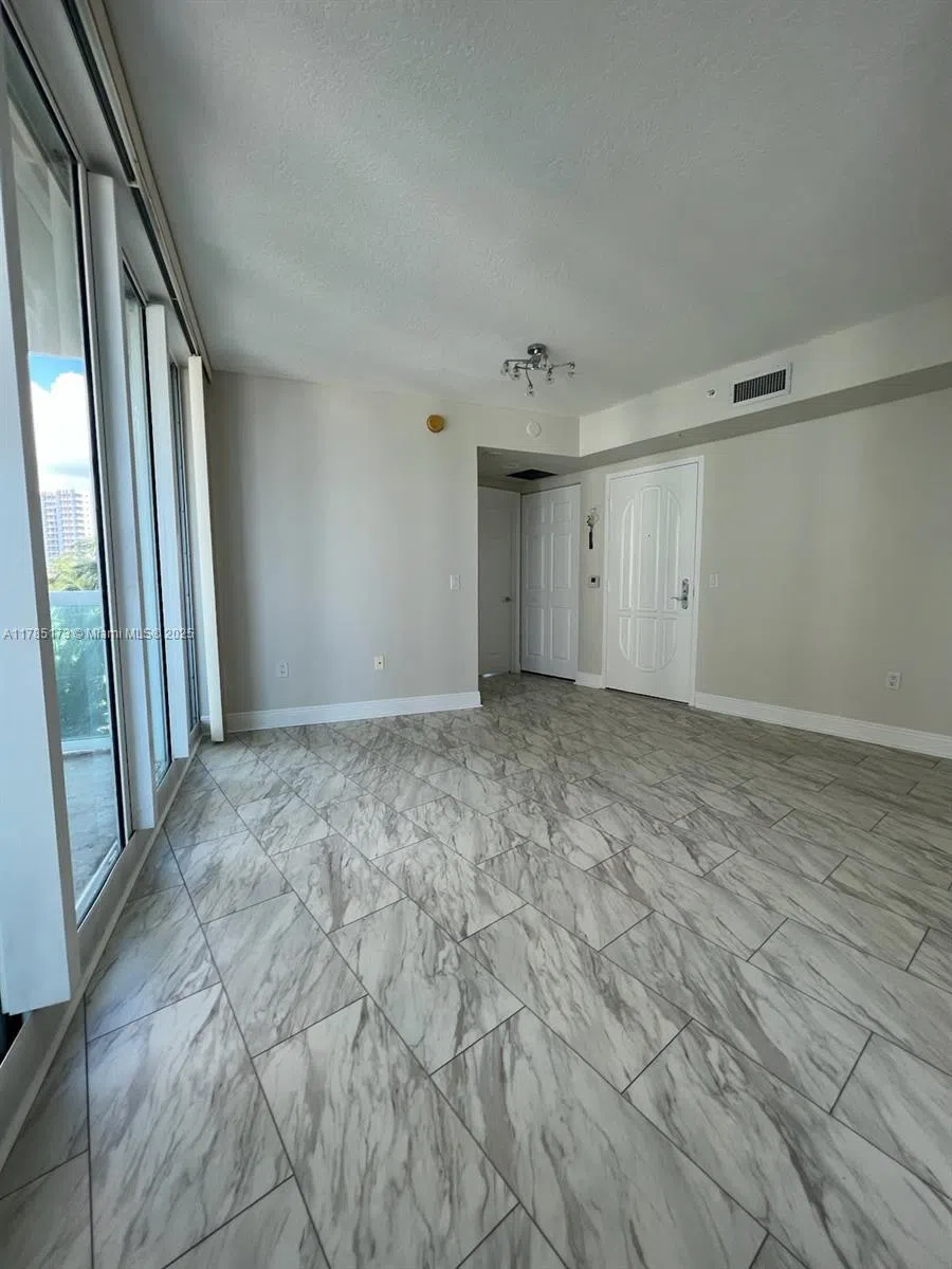 3370 Hidden Bay Dr #610 Aventura, FL 33180