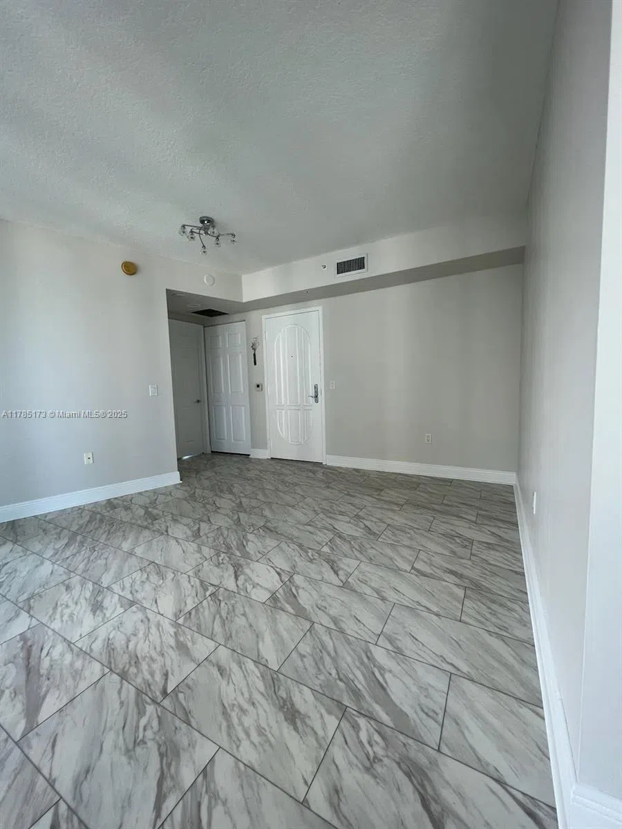 3370 Hidden Bay Dr #610 Aventura, FL 33180