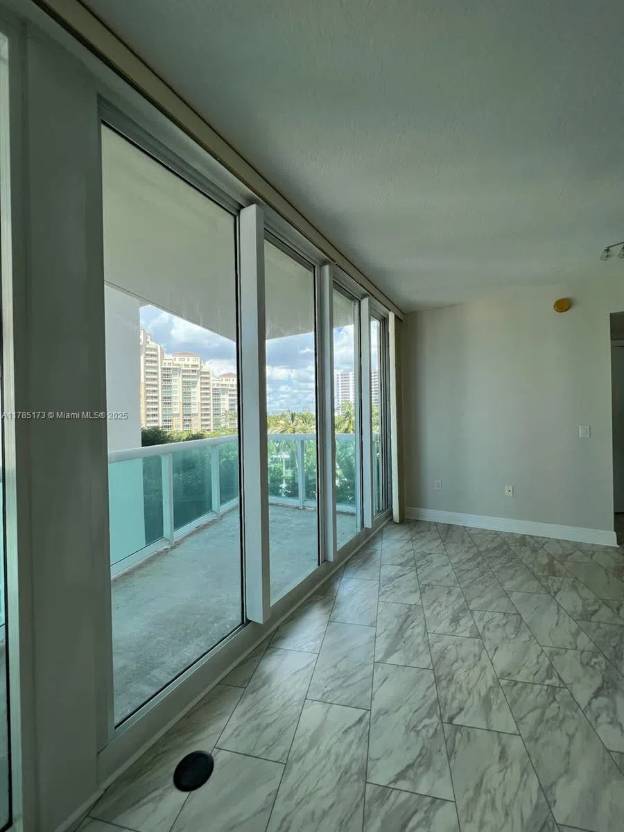 3370 Hidden Bay Dr #610 Aventura, FL 33180