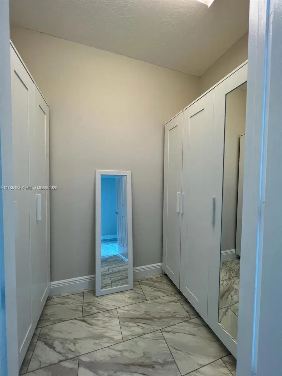 3370 Hidden Bay Dr #610 Aventura, FL 33180