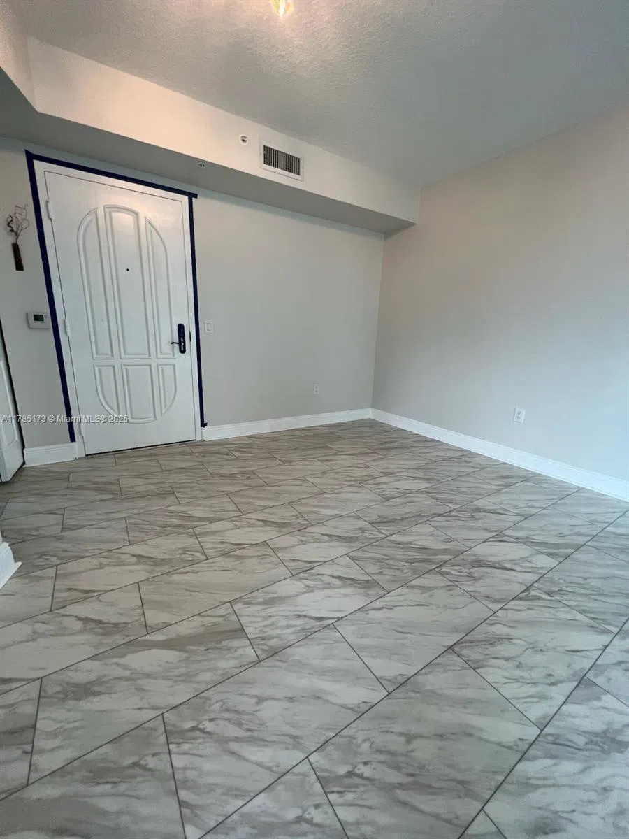 3370 Hidden Bay Dr #610 Aventura, FL 33180