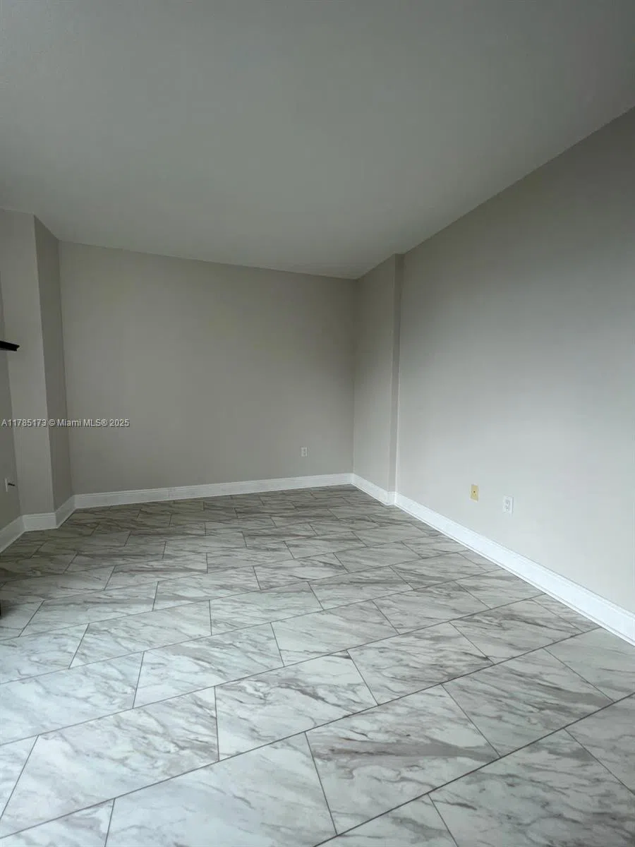 3370 Hidden Bay Dr #610 Aventura, FL 33180
