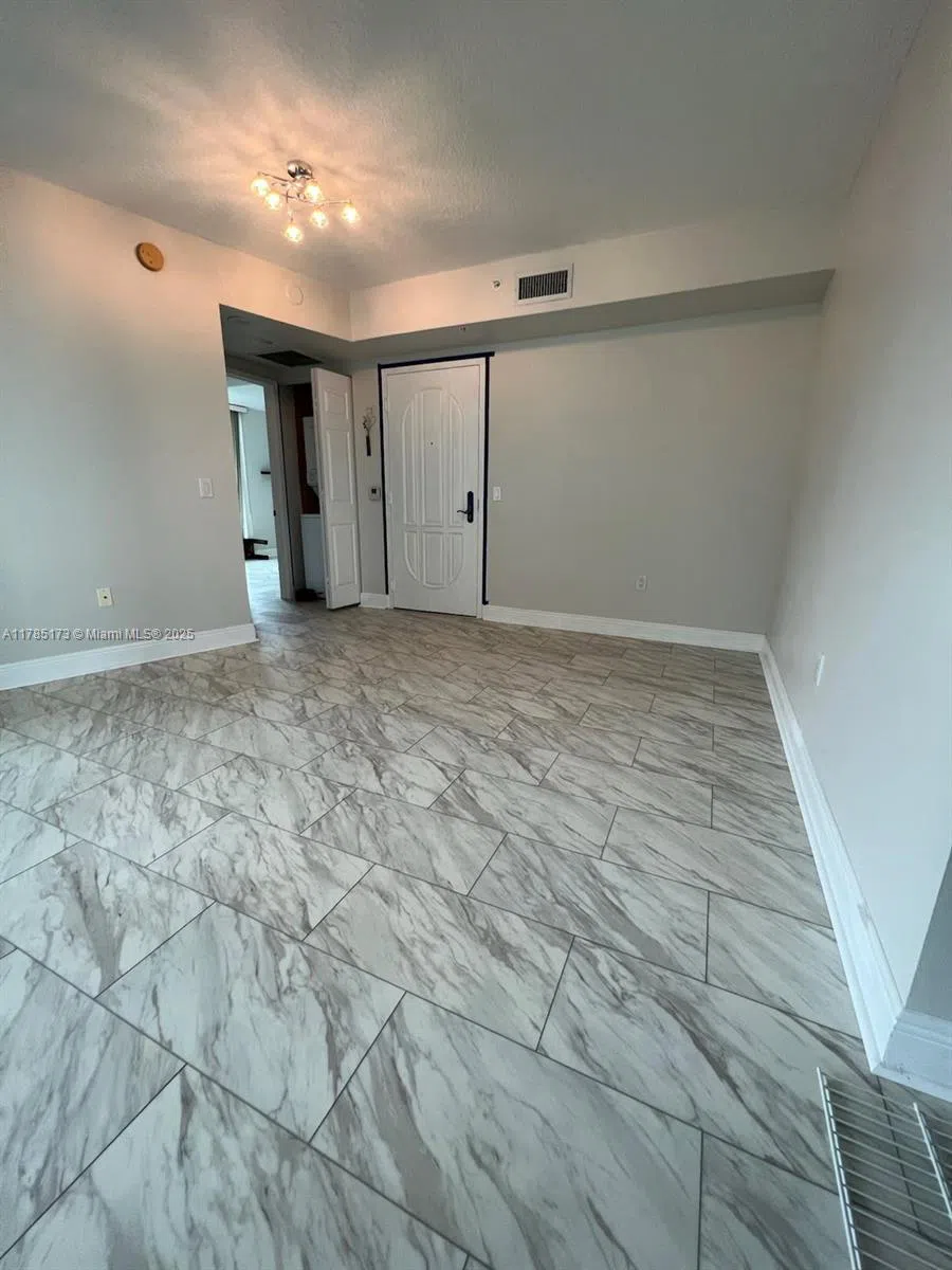 3370 Hidden Bay Dr #610 Aventura, FL 33180