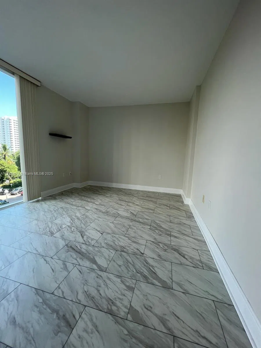 3370 Hidden Bay Dr #610 Aventura, FL 33180