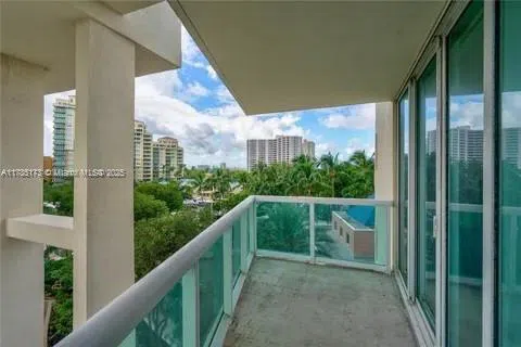 3370 Hidden Bay Dr #610 Aventura, FL 33180