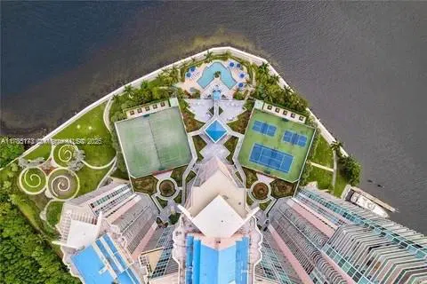 3370 Hidden Bay Dr #610 Aventura, FL 33180