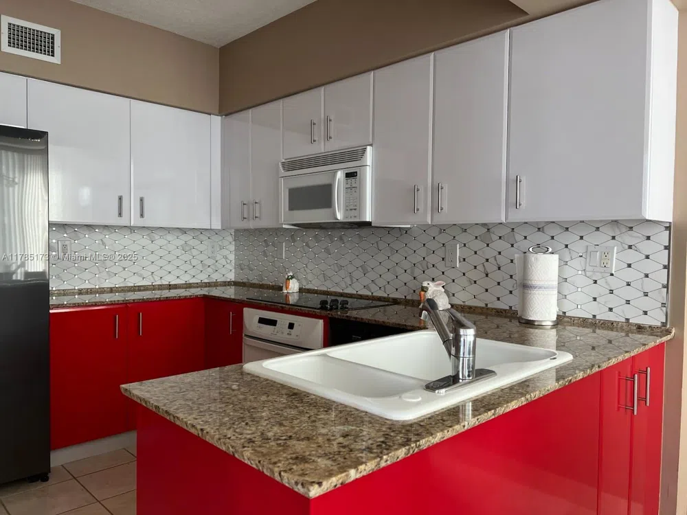 3370 Hidden Bay Dr #610 Aventura, FL 33180